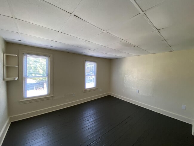 Building Photo - 402 E King St