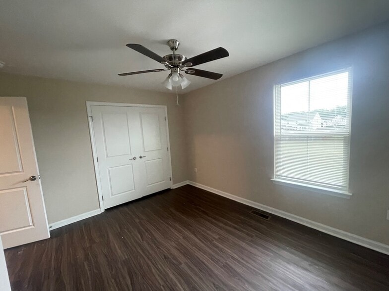 Building Photo - 2410 Walthall Ct