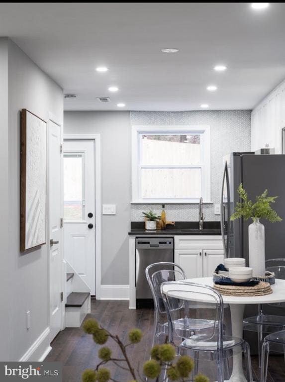 Building Photo - 612 44th St NE