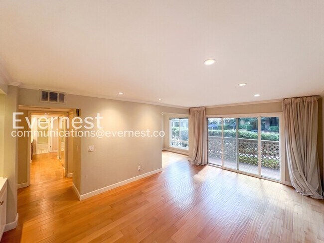 Building Photo - 320 N Civic Dr