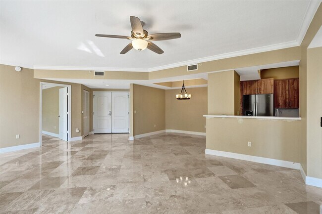 Building Photo - 101 S Ocean Dr