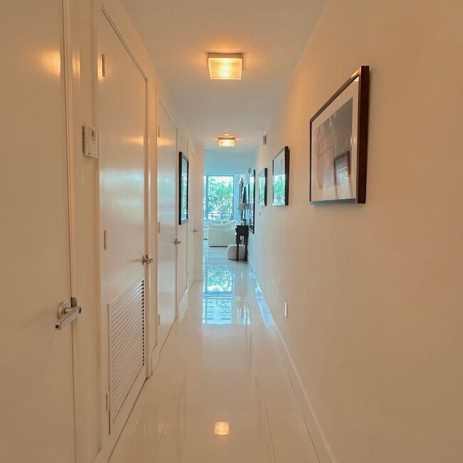 Building Photo - 6000 Collins Ave