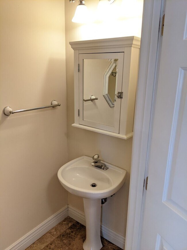 Building Photo - Townhouse in Spring Ridge community - OAKD...