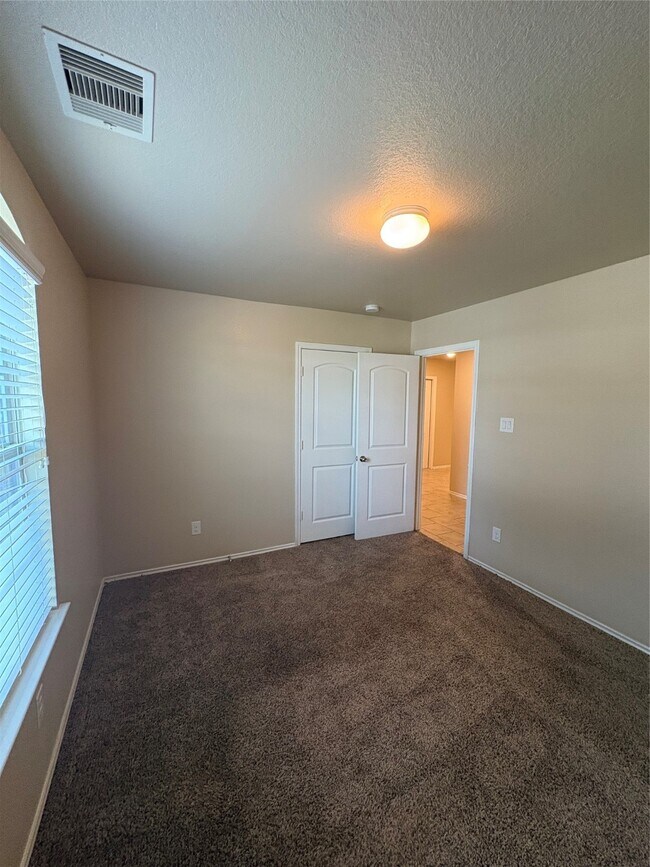 Building Photo - 9602 Paloma Creek Dr