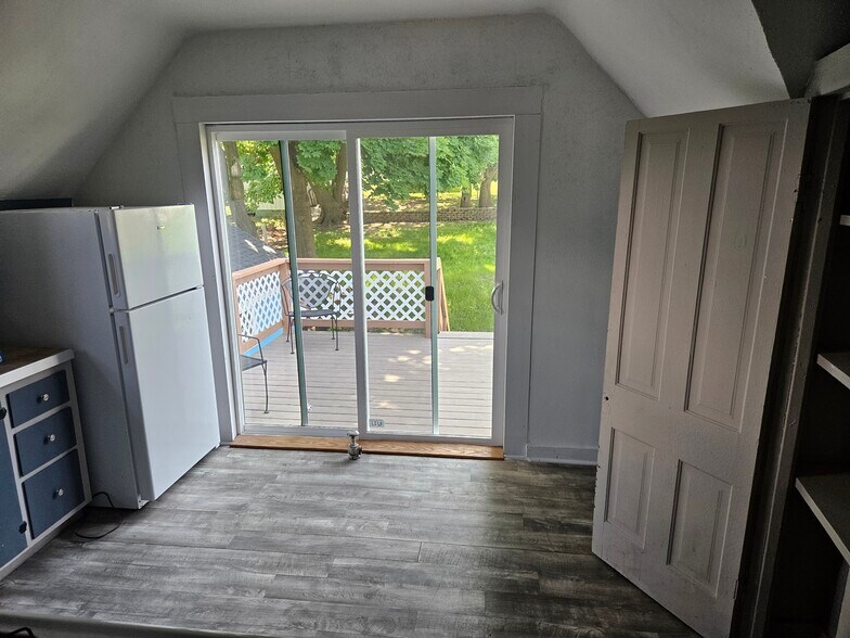2nd story deck off kitchen - 295 5th St