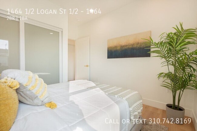 Building Photo - 1464 1/2 Logan St 1/2-1464