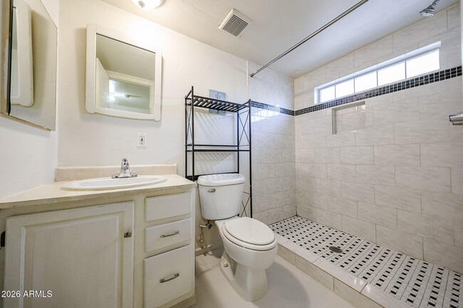 Building Photo - 1005 E Moreland St