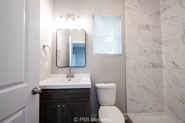 Building Photo - "Charming 3-Bedroom Duplex with 2 Full Baths in Prime Indianapolis Location!"