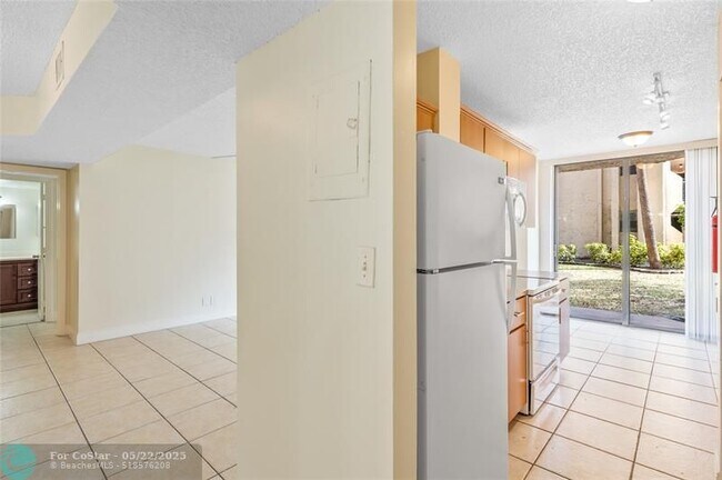Building Photo - 3550 Blue Lake Dr