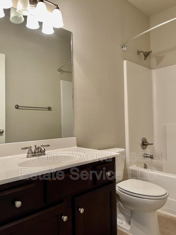 Building Photo - 7531 Silk Tree Pointe