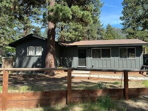 Building Photo - Lovely newly renovated 3Bd home available for a seasonal lease (3-6 months)! Call today to inquire!