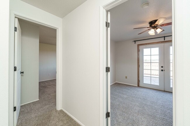 Building Photo - 4 Bedroom 2.5 Bathroom With Large Fenced B...