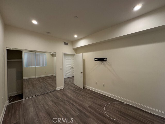 Building Photo - 14934 Burbank Blvd