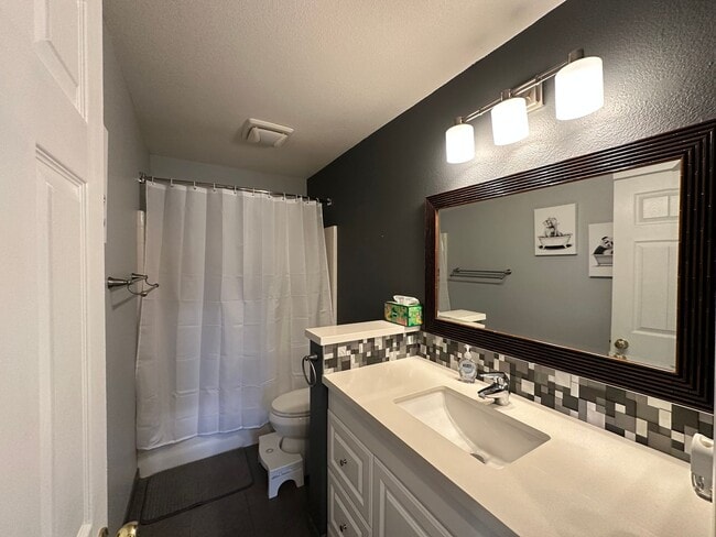 Building Photo - Furnished Home in Henderson