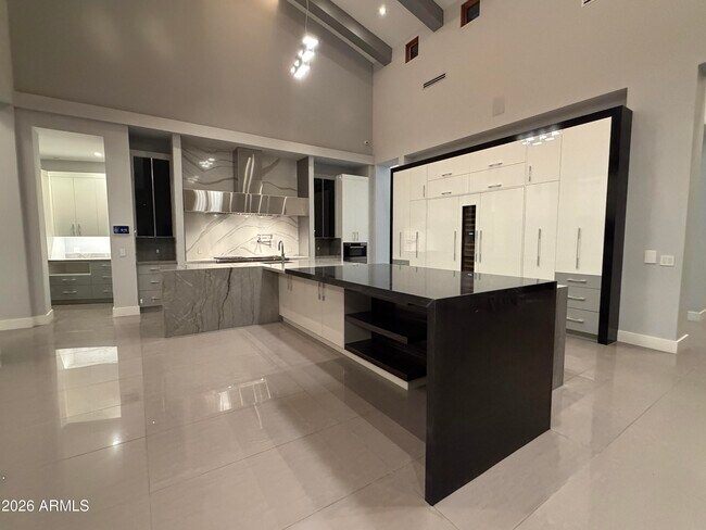 Building Photo - 9979 E Toms Thumb