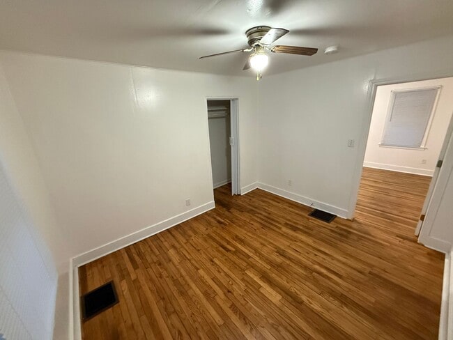 Building Photo - 3315 Valley Dr