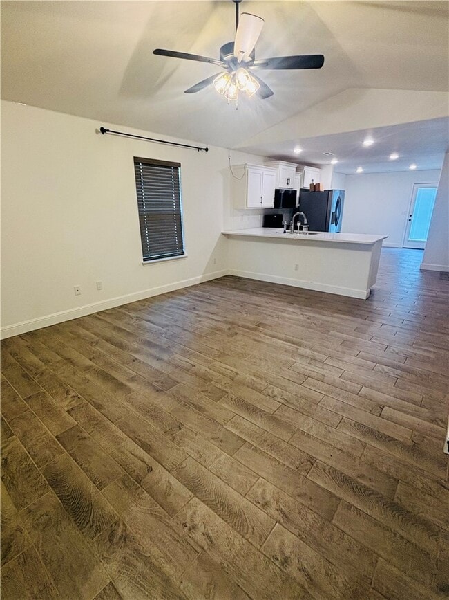 Building Photo - 2131 Wildflower Dr