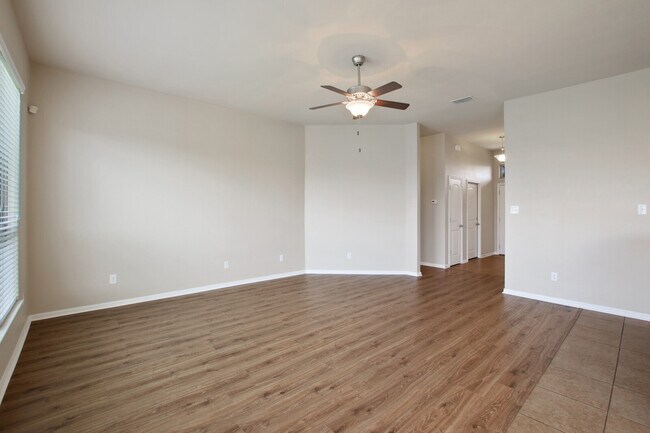 Building Photo - 8025 Hawthorn