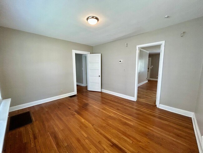 Building Photo - 6 Bedroom in Richmond Near EKU!