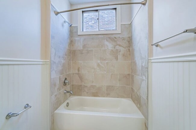 Building Photo - 2701 Cleinview Ave