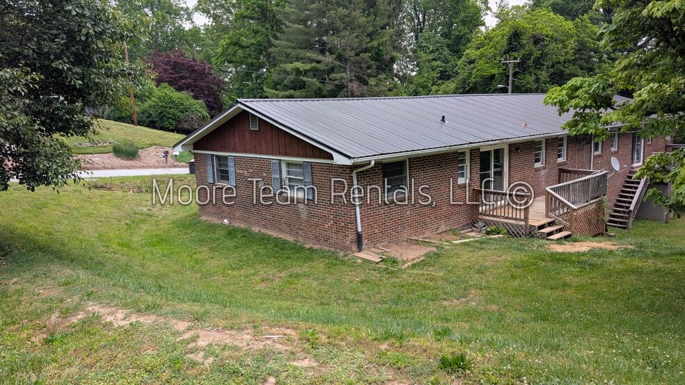 Building Photo - 182 Ewart Dr