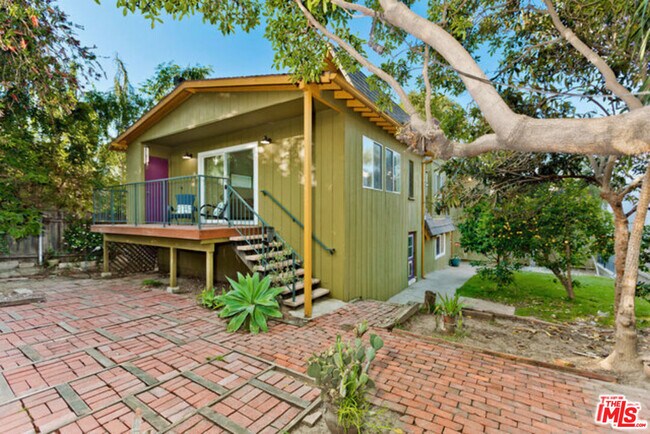 Building Photo - 3237 Kelton Ave