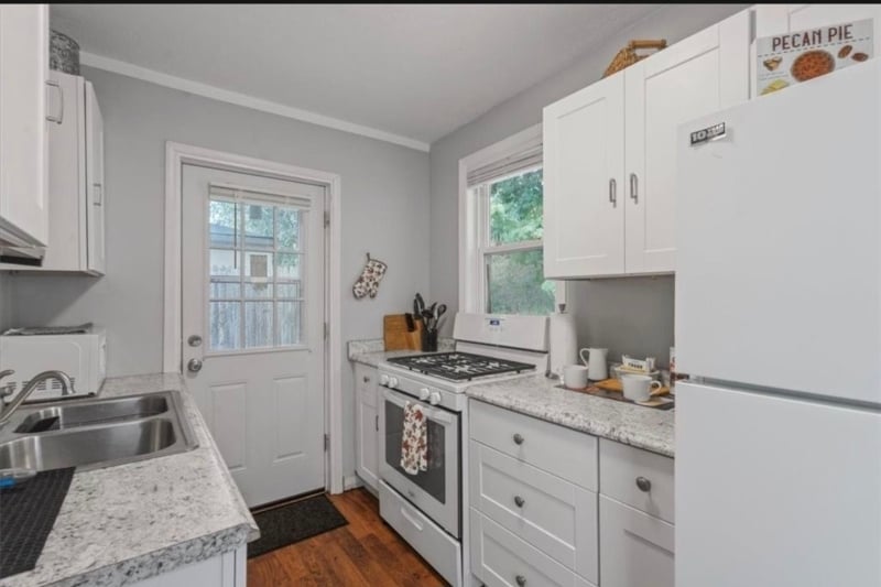 Building Photo - 1042 Lessing St