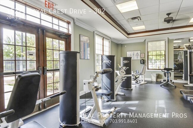 Building Photo - 15221 Royal Crest Dr