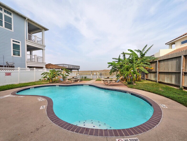Building Photo - 14814 Leeward Dr