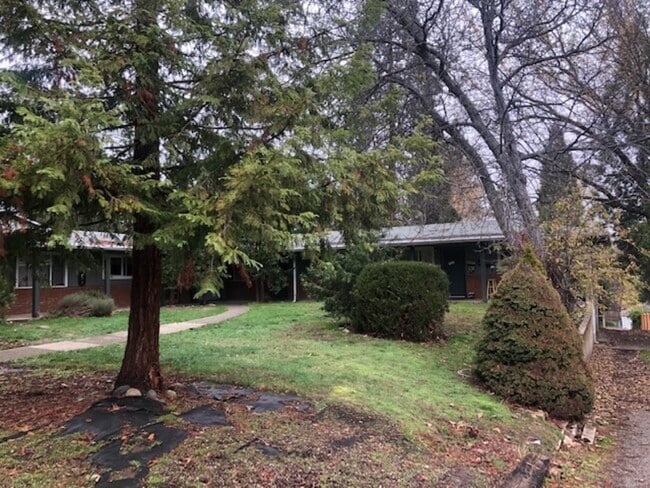 Building Photo - 801 Ashland St