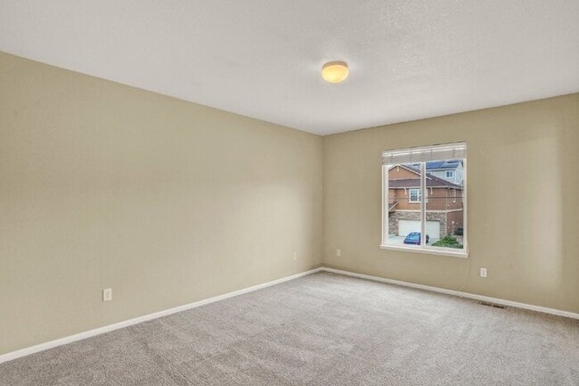 Building Photo - Low-Maintenance Northgate Home with Loft, Fireplace, and Mountain Views