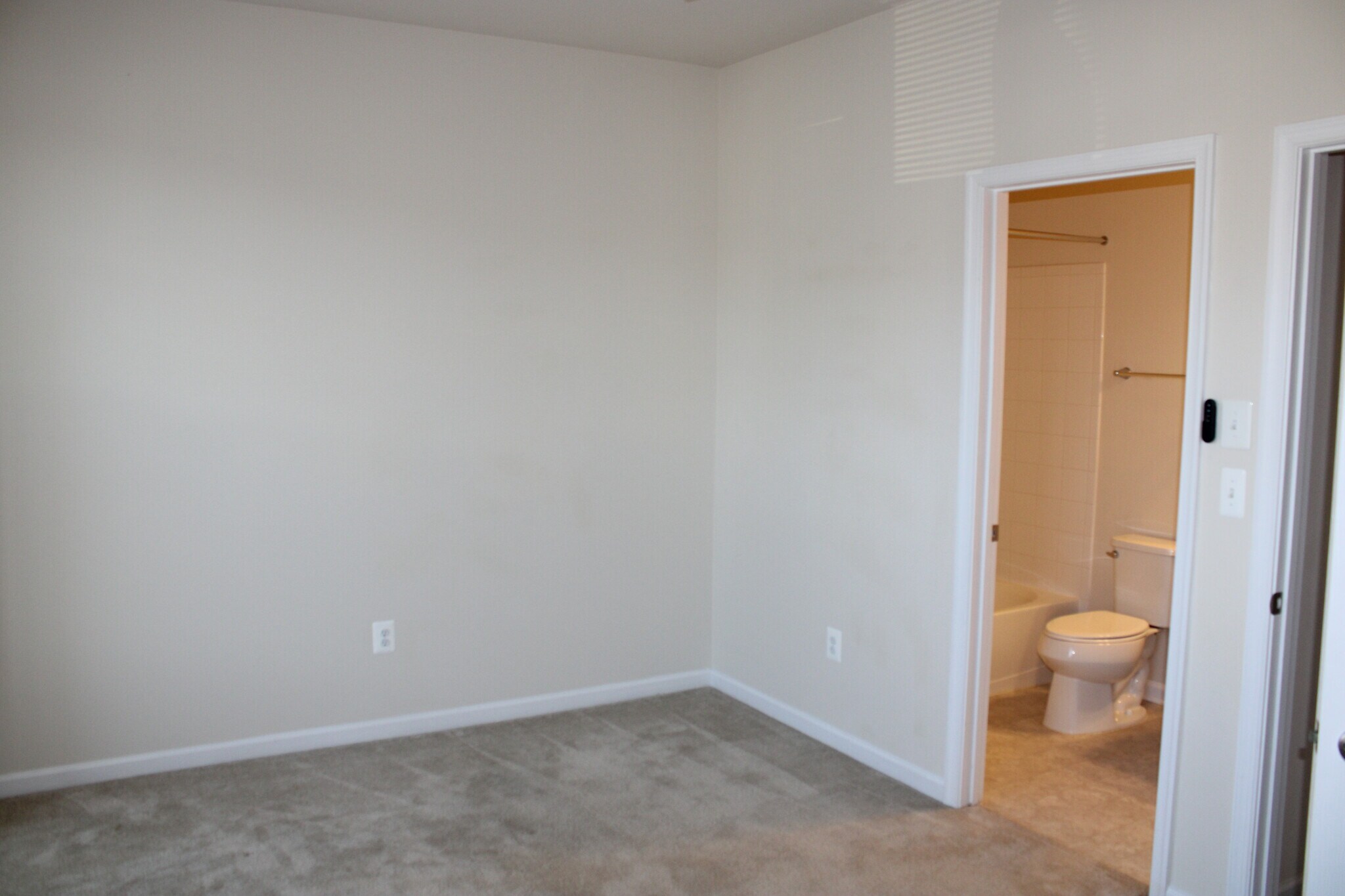 Building Photo - 829 Jarrett Ln