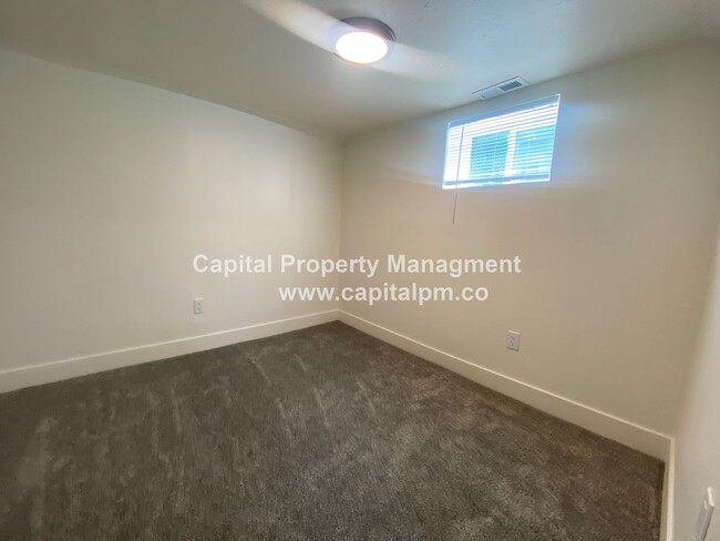 Building Photo - Adorable 3 Bed Bungalow