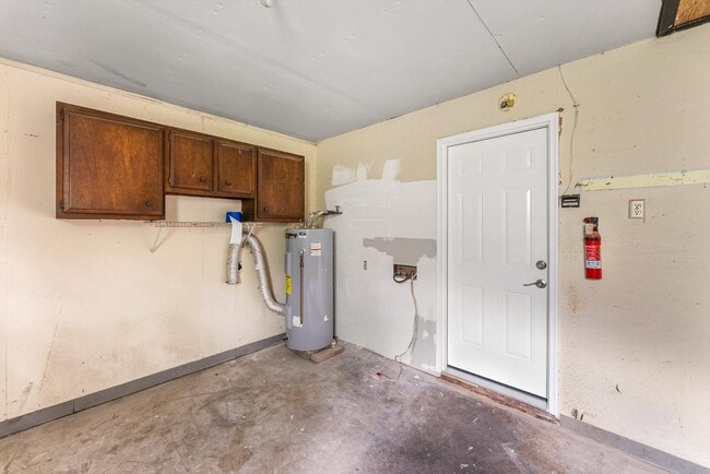 Building Photo - 7308 Meadowbrook Cir