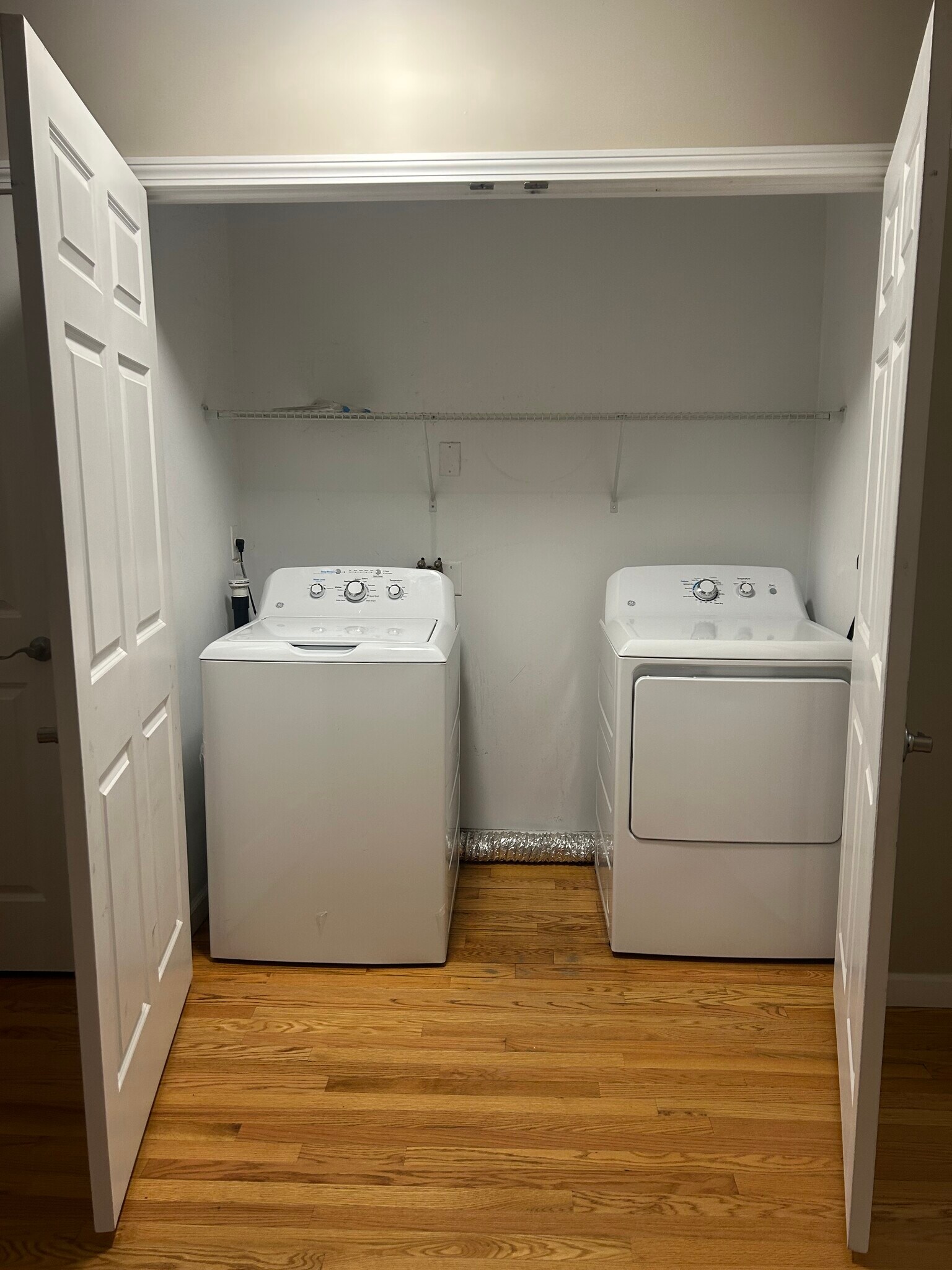 Building Photo - 19 Church Ln