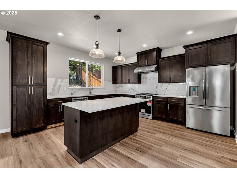 Building Photo - 6107 NE 45th Ct