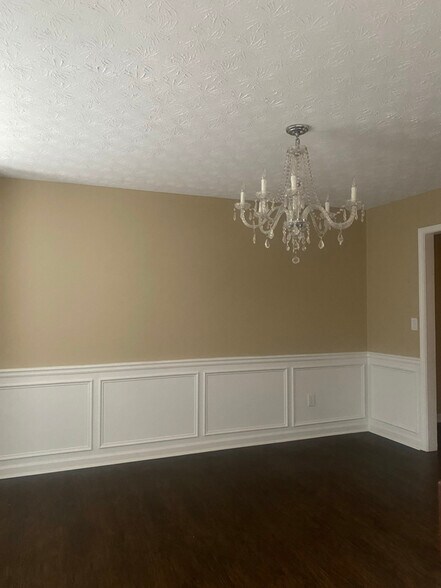 Building Photo - 75 Prince Edward Way