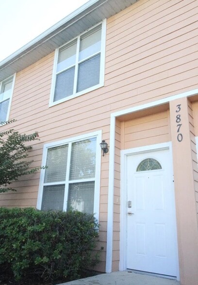 Primary Photo - 3870 SW 20th Ave