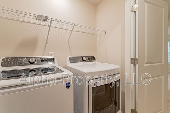 Building Photo - 147 Clingstone Trl