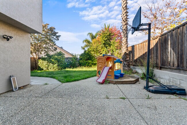 Building Photo - 2126 Sunhaven Ct