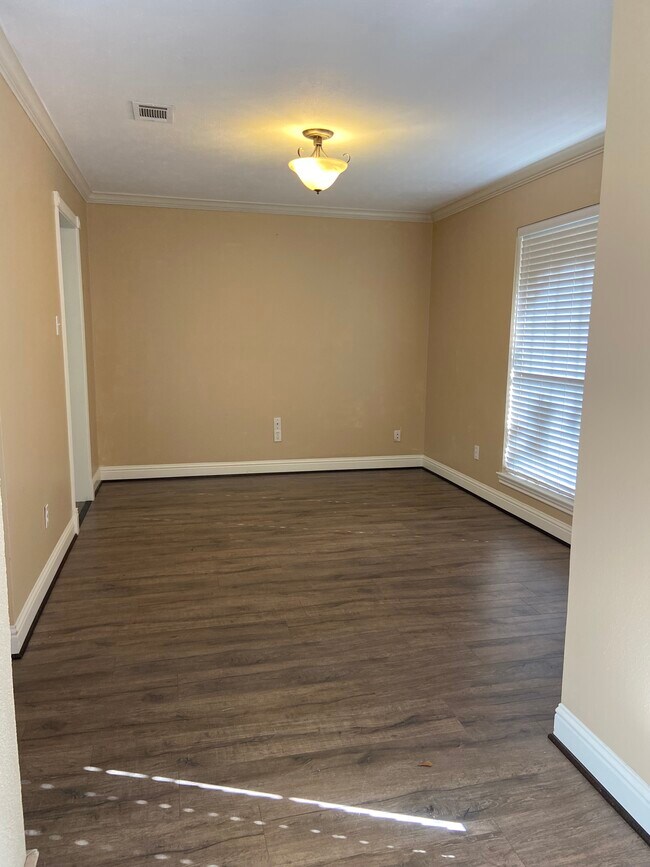 Building Photo - 3815 Oak Gardens Dr