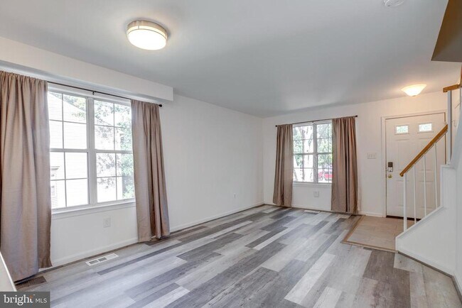 Building Photo - 5678 White Dove Ln