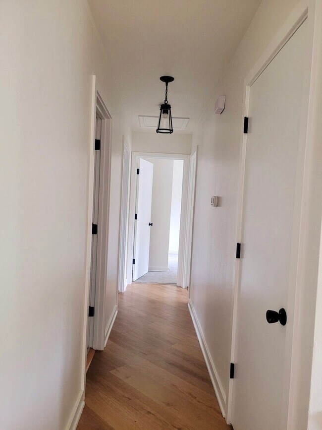 Building Photo - 25640 W Glade Dr