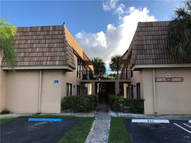 Building Photo - 10880 Royal Palm Blvd