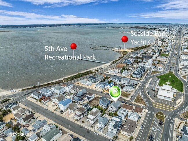 Building Photo - 111 7th Ave