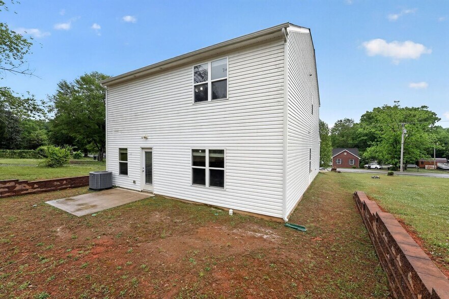 Building Photo - 5917 Neck Rd