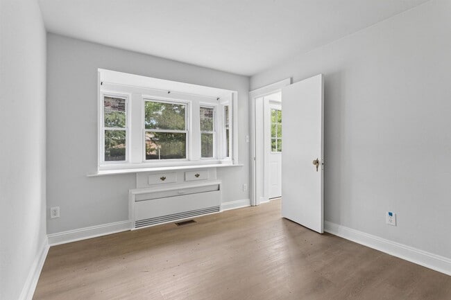 Building Photo - Single-Level 3 Bedroom Rental Near Downtown Hampton