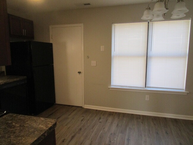 Building Photo - 1968 Gion St