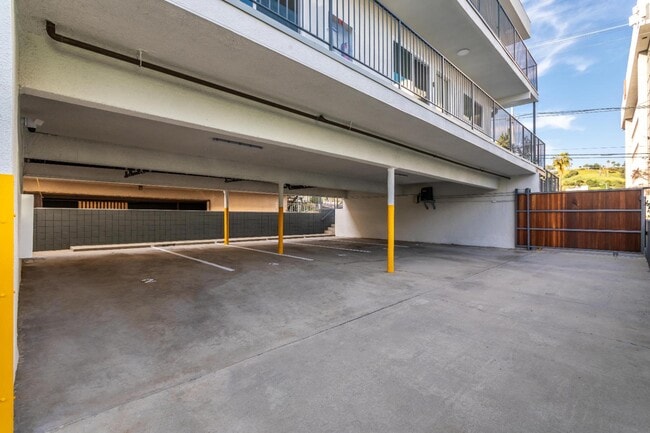 Building Photo - 713 New Depot St