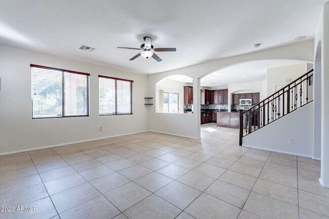 Building Photo - 2943 E Quiet Hollow Ln